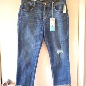 Old Navy Boyfriend Straight Distressed Jean